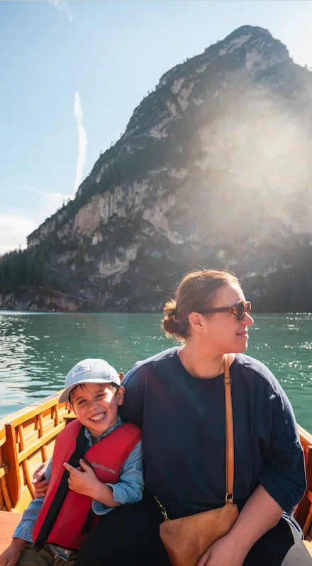 Sandrine et Victor sur les barques du lago di Braies